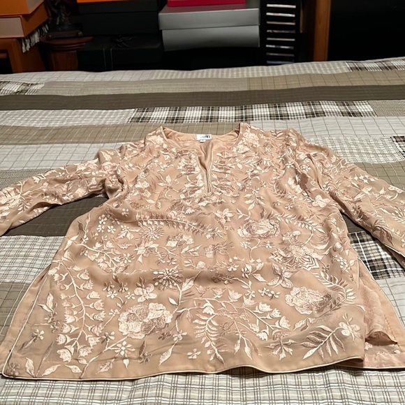 Beautiful and HOT show off this top impressive and sharp - Picture 1 of 8